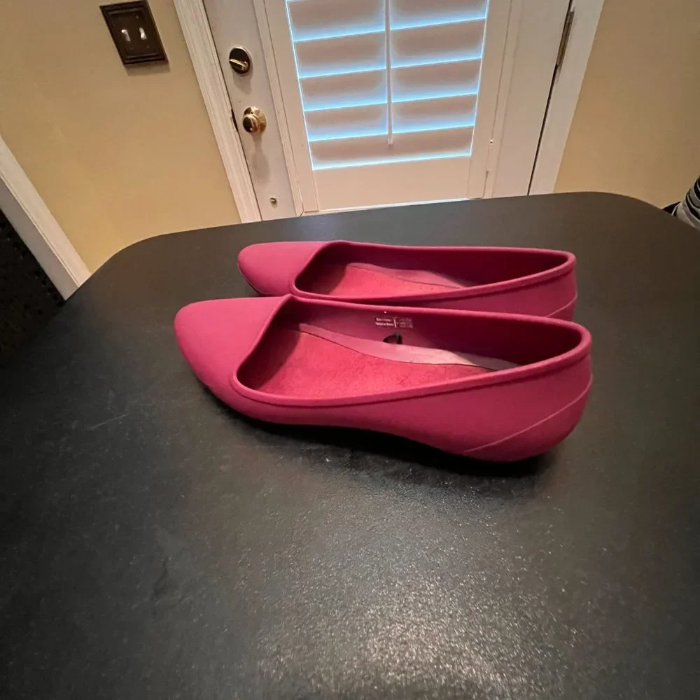 Crocs eve pointed toe rubber ballet flat  size 7 purple